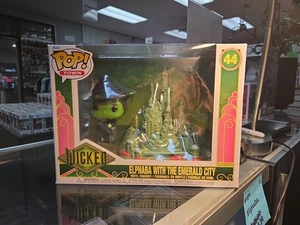 Funko Pop! Town: Wicked - Elphaba with the Emerald City #44 - Imagen 1 de 6