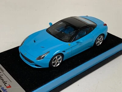1/43 Looksmart Ferrari California en azul bebé sobre base personalizada LS312AB Foto 1 de 4