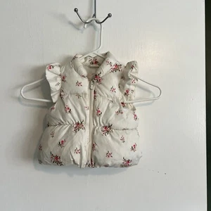 Baby gap ivory pink floral print ruffle detail full zip puffer vest size 6-12 Mo - Picture 1 of 5
