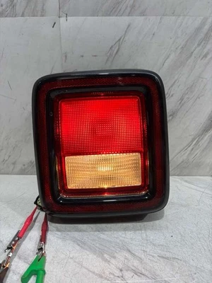 2018 2025 JEEP WRANGLER TAIL LIGHT OEM RIGHT PASSENGER SIDE HALOGEN 55112890AG - Изображение 1 из 4