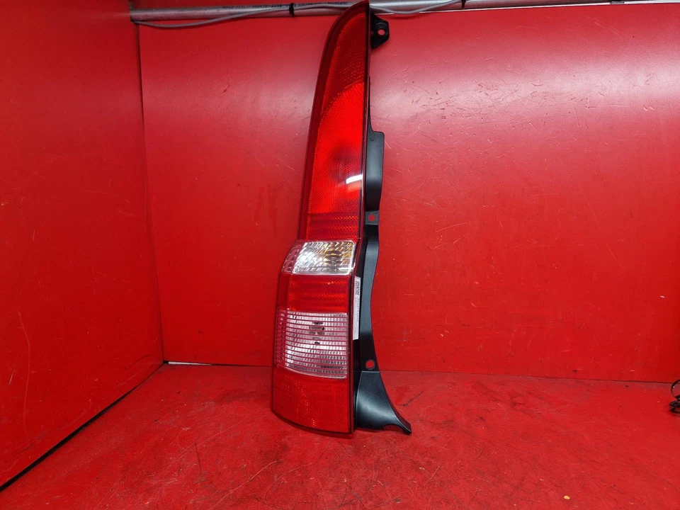 FIAT PANDA LUZ TRASERA LADO DEL PASAJERO LADO CERCANO LH 2009 5 PUERTAS Foto 1 de 4