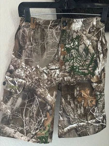 Magellan Camo Kids Shorts Size Large With Inner Adjustable Band - Picture 1 of 5