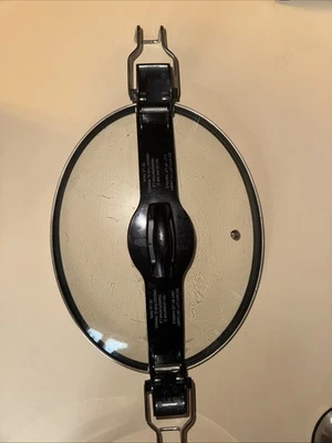 Black & Decker GLASS Oval Locking Lid For Digital Slow Cooker MODEL NO SCW300S - Image 1 of 4