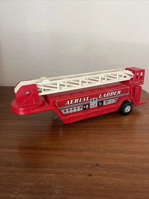 Vintage 1989 Nylint plastic metal aerial ladder trailer - Engine Co. 5 - Image 1 of 3