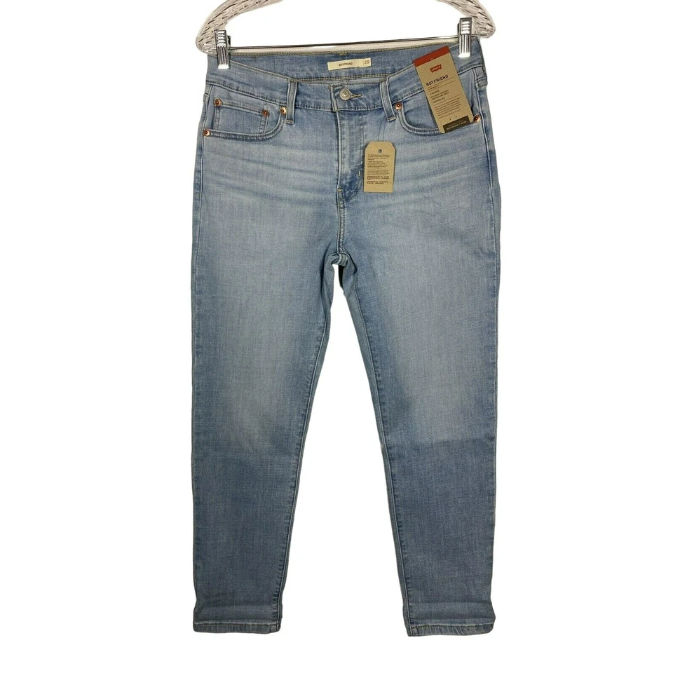 Levi's Women's Boyfriend Mid-Rise Cropped Jeans Light Blue 8/29