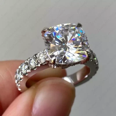 Anillo de compromiso estilo eternidad moissanita cojín 6,25 quilates enchapado en platino macizo Foto 1 de 4