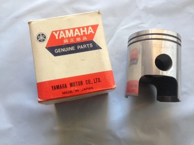 PISTÓN YAMAHA YR1 YR2 GENUINO OEM 1967-1968 Foto 1 de 1