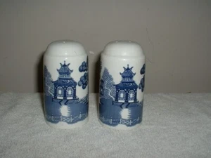 Johnson Brothers Willow Blue England 1883 Salt & Pepper Shaker Set - Picture 1 of 4