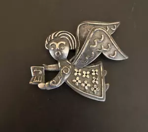 JAMES AVERY RETIRED STERLING SILVER SINGING CHOIR ANGEL PIN BROOCH - Picture 1 of 6