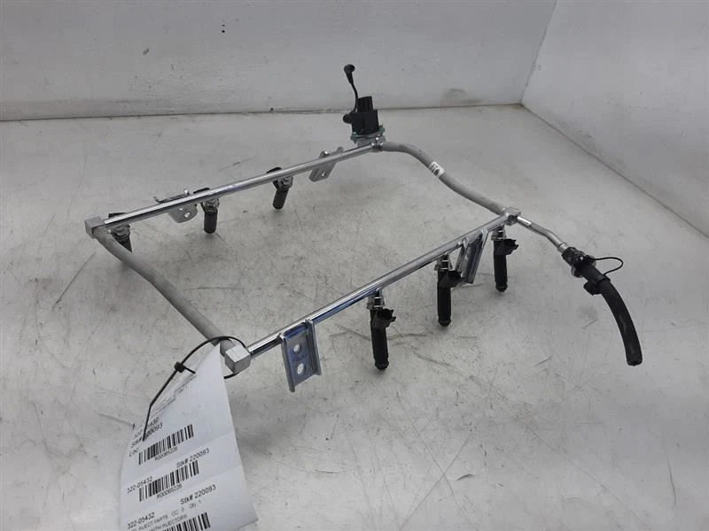 Fuel Injection Parts Fuel Injector 6-232 3.8L 99-03 FORD WINDSTAR 6F1Z9F593A - Image 1 of 4