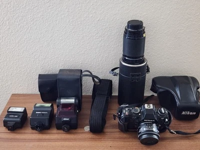 Cámara fotográfica Nikon N2020 35 mm SLR + lente 50 mm f/1,8, zoom Vivitar, 3 flashes y aprox. Foto 1 de 4