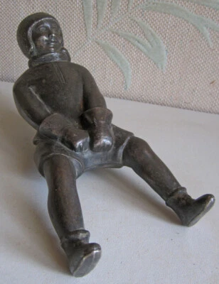 STAUETTE RÉGULE, garçonnet en luge. années 30 - Photo 1/4