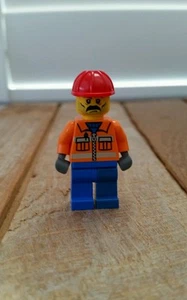 LEGO Worker / Labouer MiniFig (New Without Tags or Box) - Picture 1 of 2