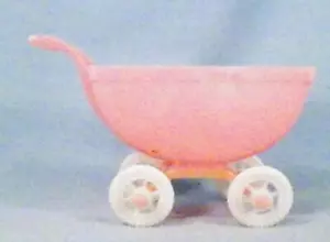 Carrozzina passeggino casa delle bambole miniatura rosa plastica dura vintage anni 50 #14 - Foto 1 di 5