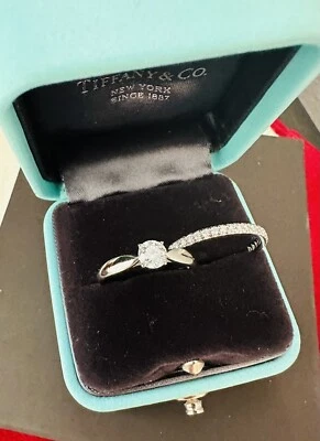 Juego de alianza de boda de compromiso y aniversario de diamantes platino Tiffany & Co 950 Foto 1 de 4