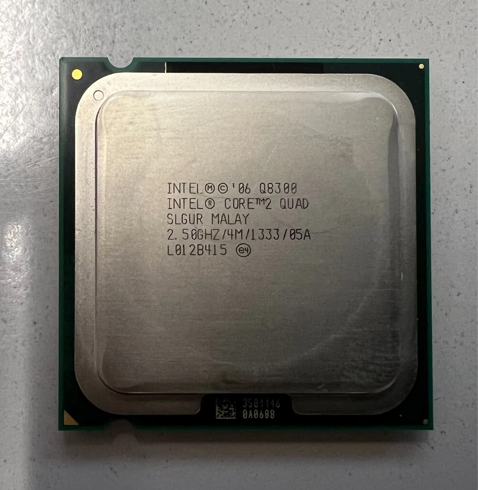 Intel Core 2 Quad SLGUR Q8300 2,5Ghz Socket 775 FSB1333 4Mb Caché Quad Core - Immagine 1 di 1