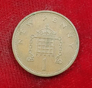 1 New Penny 1974 Elizabeth Great Britain England United Kingdom Coin Coin - Picture 1 of 2