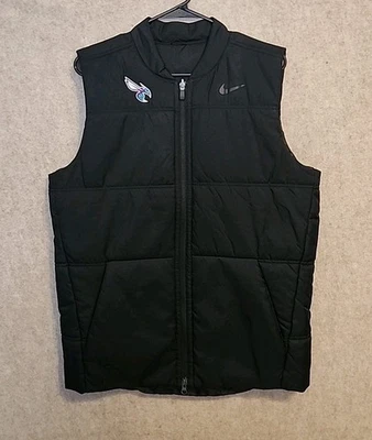 NWOT Nike Vest Mens Medium Black Synthetic Fill Core Charlotte Hornets Full Zip - Image 1 of 4