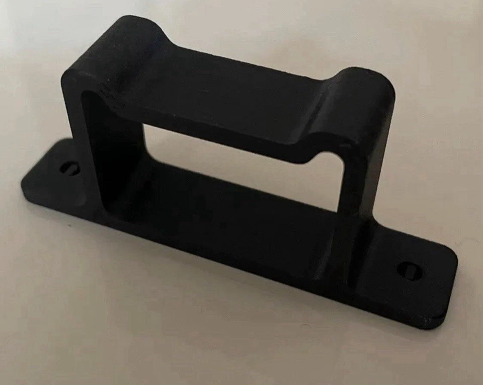 Cappelliera guida ammortizzatore bagagliaio Alfa Romeo GTV6 Alfetta - Immagine 1 di 1