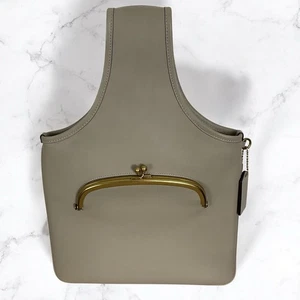 COACH CASHIN CARRY SINGLE KISSLOCK REISSUED 2022 SLING BAG - Picture 1 of 9