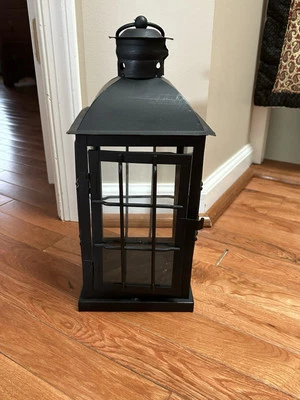 Linterna de metal cuadrada negra para decoración de interiores y exteriores - elegante negra Foto 1 de 4