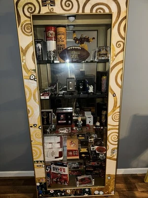 Vitrina para Curiosidades con Puertas de Cristal, Estantes Ajustables y Luces. Foto 1 de 4