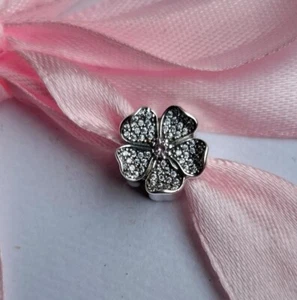 Charm Pandora Fiore di Melo Scintillante in argento 925 - Imagen 1 de 6