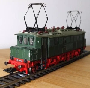 Marklin 3449 HO gauge DR BR 204 / E04 electric loco in green livery - Picture 1 of 12