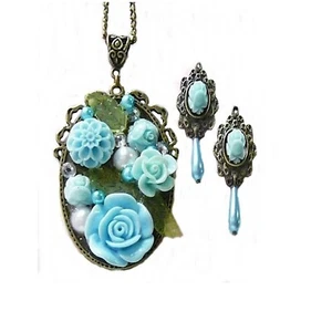 Aqua Blue Rose Garden Collage cameo pendant long necklace vintage style bronze - Bild 1 von 4