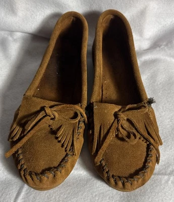 Minnetonka Size 8.5 Women's Kitty Moccasins Slip On Lace Up Hazelnut Brown 402 - Image 1 of 4