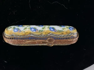 LIMOGES PEINT MAIN - CAJA DE ALFILER/AGUJAS FLORALES - FLORES - BROCHE DE TIJERA - COSTURA - Imagen 1 de 9