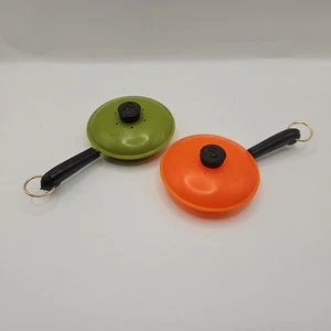 Vintage Plastic Frying Pans Salt And Pepper Shakers - Picture 1 of 19