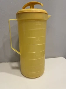 Vintage Federal Housewares Yellow Plastic 2 Quart Pitcher With Plunger Mixer - Picture 1 of 6