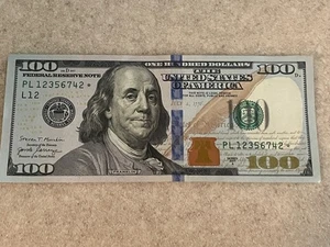 100 Dollar Bill *star note* Series 2017A RARE Great Condition NEW Uncirculated - Picture 1 of 4