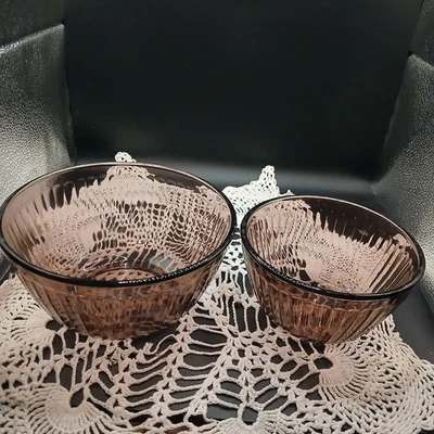 2 VTG Pyrex Amethyst Purple Clear 6 Cup 7402-S and 3 Cup 7401-S Mixing Bowls - Image 1 of 4