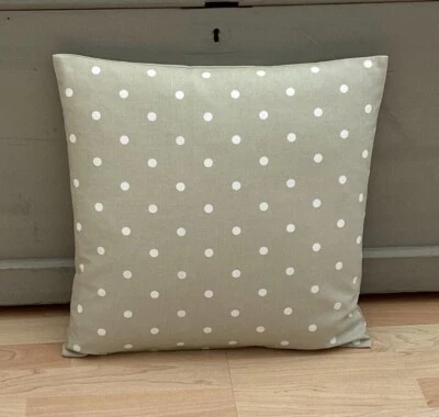 Hecha a mano Decorativa Salvia Marfil Verde Lunares Cubierta Cojín Decoración del Hogar Foto 1 de 2