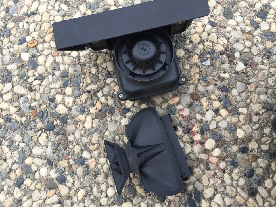 BMW E90 E92 335i 330i 328i 325i 323i 320d 335d alarm siren bracket motion sensor - Image 1 of 1