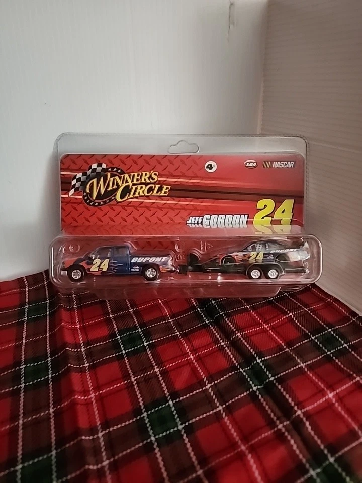 Jeff Gordon Dupont COT 2008 camión y remolque escala 1:64 conjunto Winners Circle Foto 1 de 1