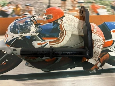 Soporte estribo pasajero izquierdo Harley Davidson Dyna FXD Super Glide & Low Rider Foto 1 de 4