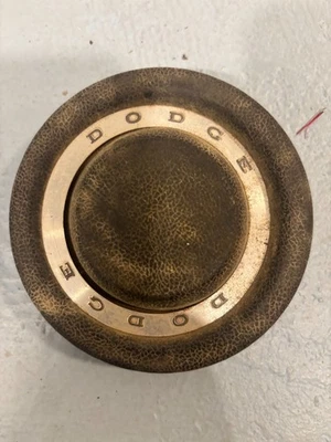 Almohadilla central original 70 para Dodge Challenger con emblema Foto 1 de 2