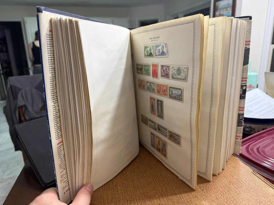 LARGE BRITISH AMERICA STAMP ALBUM NEW ZEALAND PAPUA PAPUA NG NEW SOUTH WALES - Image 1 of 4