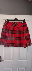 Unbranded Red Kilt Size 32 ladies shorter 20in length punk ect - Picture 1 of 8