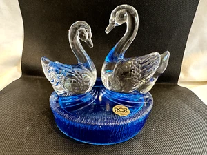 RCR Royal Crystal Rock Swans Figurine Glass Lead Crystal - Blue Base - Italian - Picture 1 of 7