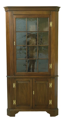 F53610EC: HENKEL HARRIS Mahogany Corner Cabinet w. Seeded Glass Cover