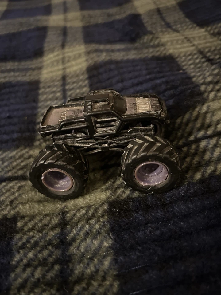 Monster Truck diecast Venom 1:64 Foto 1 de 4