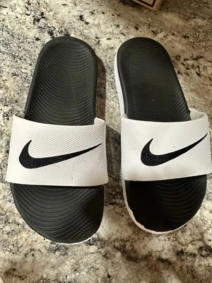 Nike Kawa White Black Color Slide Sandal Unisex Little Kid Big Kid Size 2Y - Image 1 of 4
