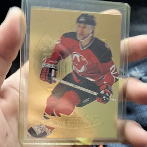 1995-96 Fleer Ultra #90 Scott Niedermayer Gold Medallion NmMt