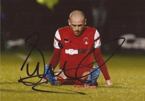 LEYTON ORIENT: SCOTT CUTHBERT SIGNED 6x4 ACTION PHOTO+COA - Picture 1 of 1