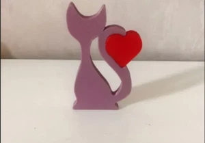 Valentine's Cat With Heart - Picture 1 of 1