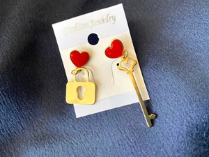 Fashionable earrings...lock and key...unique design...with a gift box - Picture 1 of 1